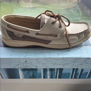 Women Sperry Beige Boat Shoes with Brown Laces Size 8.5